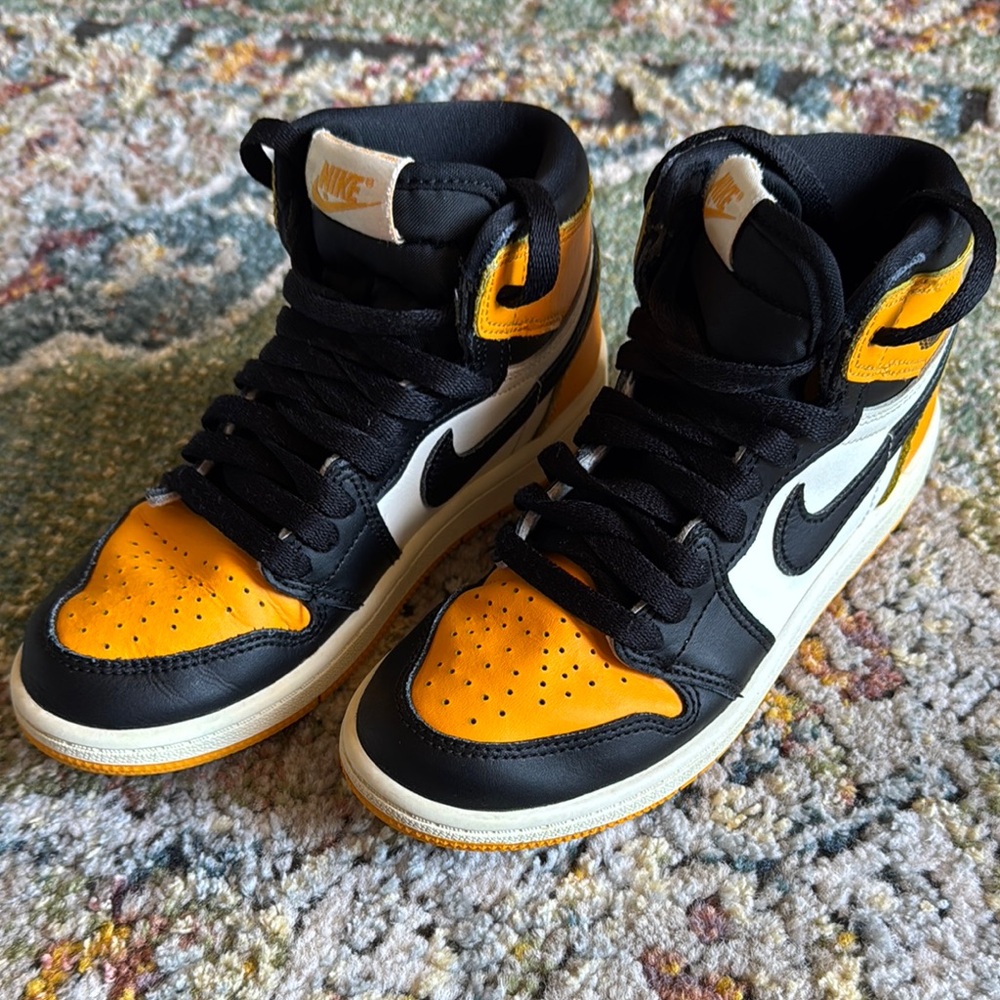 JORDAN 1 RETRO HIGH TOP SNEAKERS in SZ 1.5 Y…GOOD PREOWNED CONDITION!
